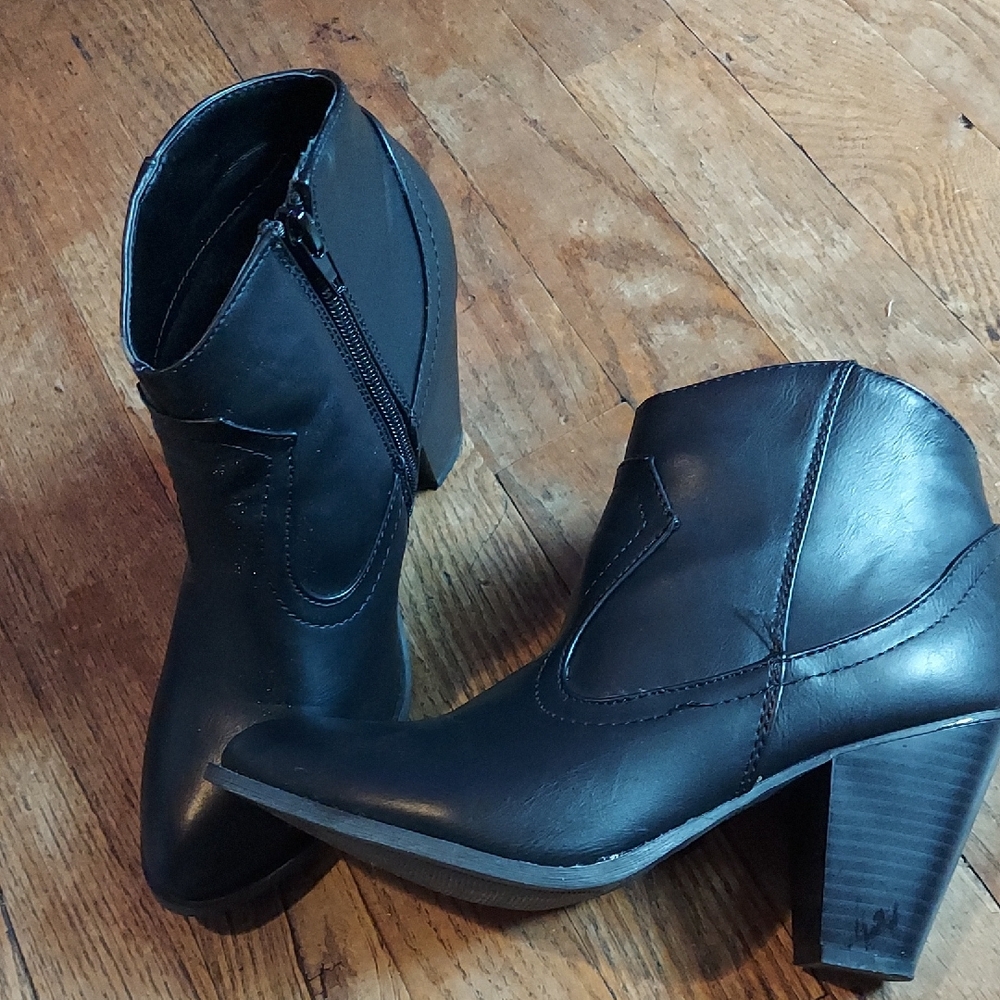 4/$12 BAMBOO Black Heeled Boots Western Style